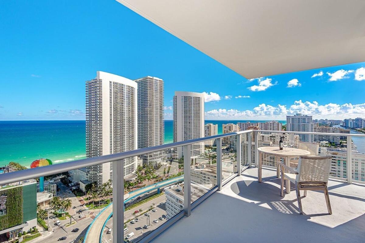 Wrap Around Balcony - Insane Views - Amazing Pools Apartment Hollywood Luaran gambar