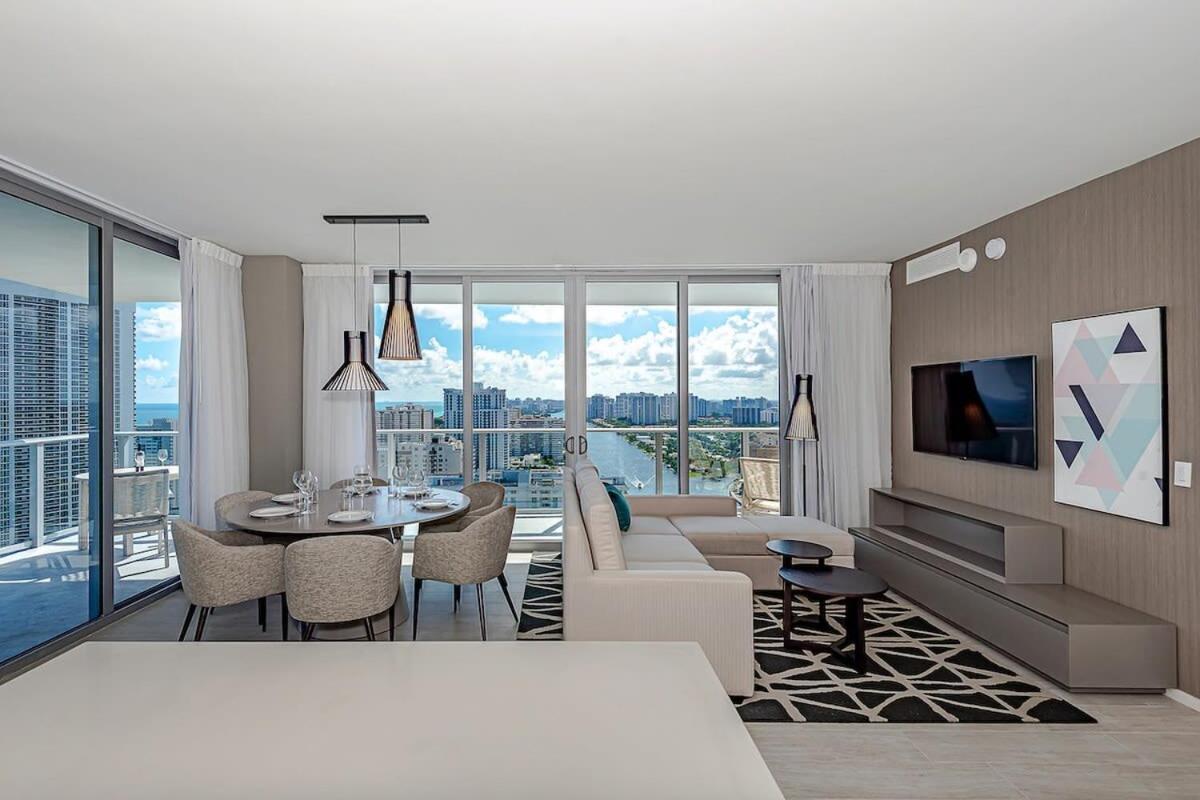 Wrap Around Balcony - Insane Views - Amazing Pools Apartment Hollywood Luaran gambar