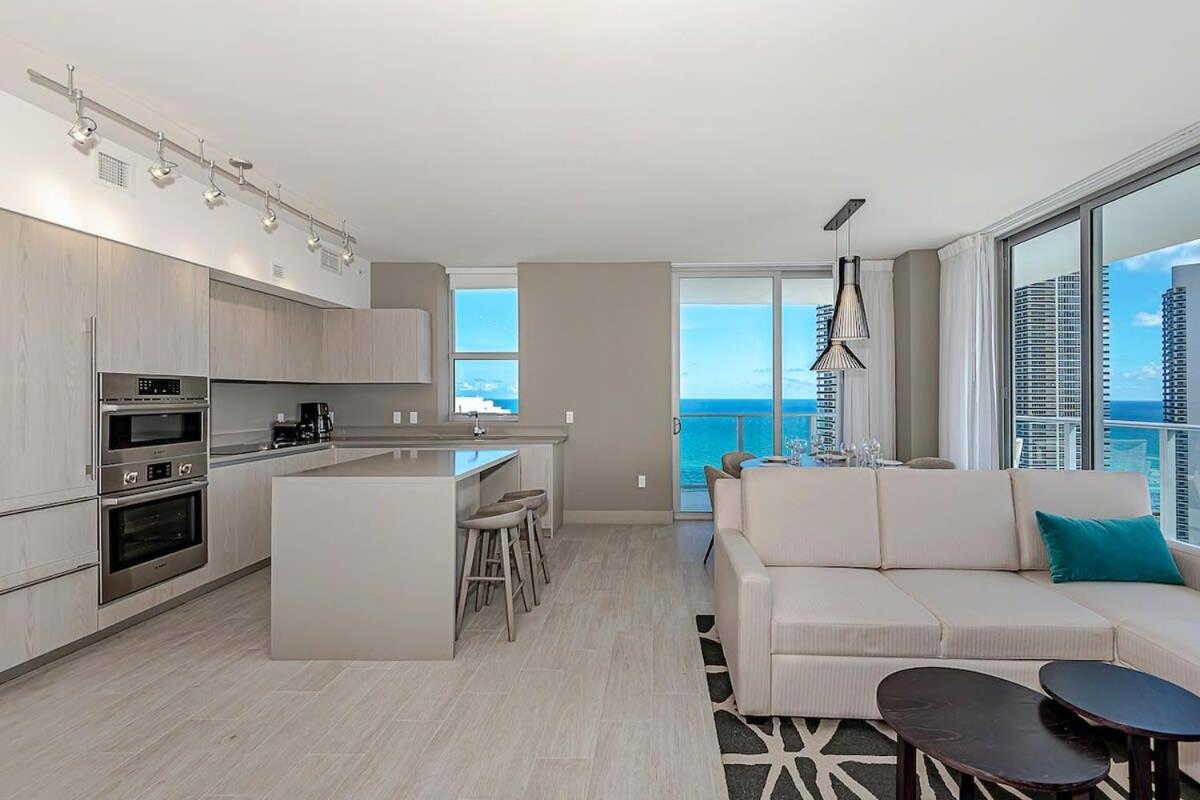 Wrap Around Balcony - Insane Views - Amazing Pools Apartment Hollywood Luaran gambar