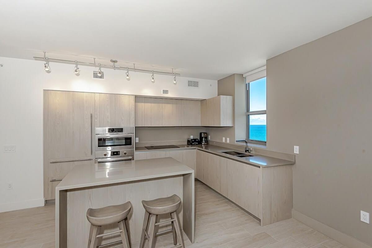 Wrap Around Balcony - Insane Views - Amazing Pools Apartment Hollywood Luaran gambar