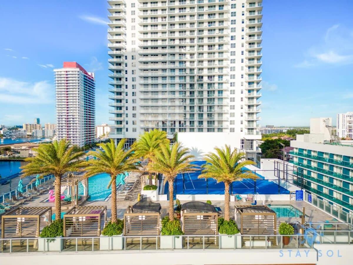 Wrap Around Balcony - Insane Views - Amazing Pools Apartment Hollywood Luaran gambar
