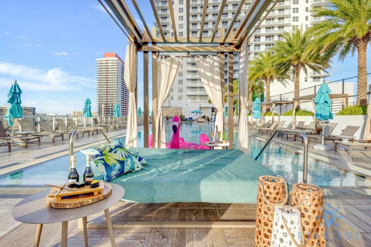 Wrap Around Balcony - Insane Views - Amazing Pools Apartment Hollywood Luaran gambar