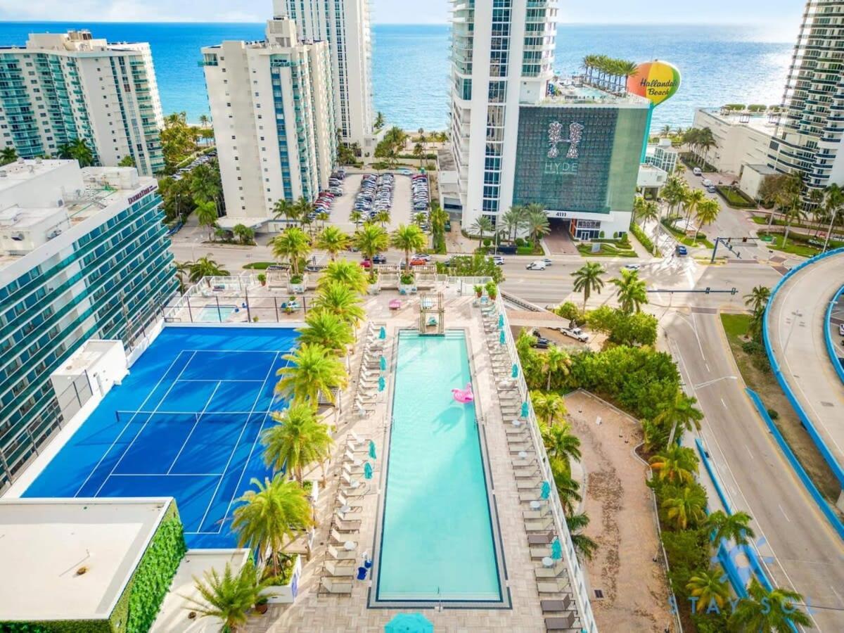 Wrap Around Balcony - Insane Views - Amazing Pools Apartment Hollywood Luaran gambar