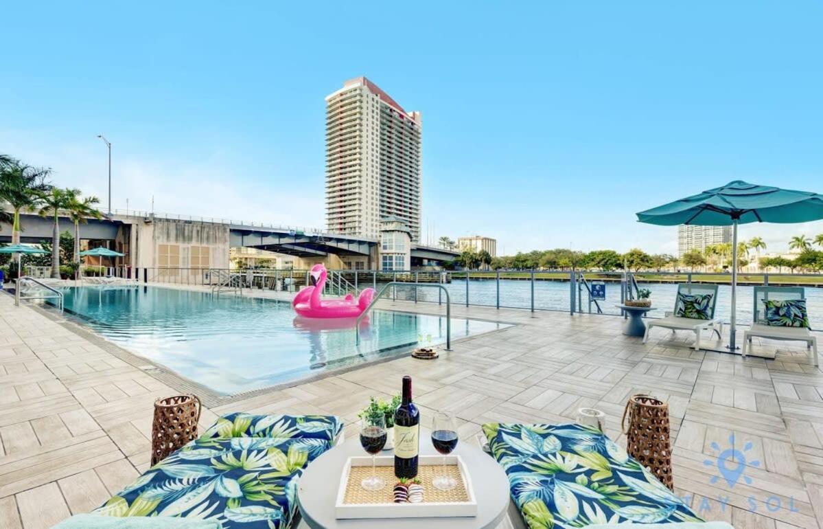 Wrap Around Balcony - Insane Views - Amazing Pools Apartment Hollywood Luaran gambar