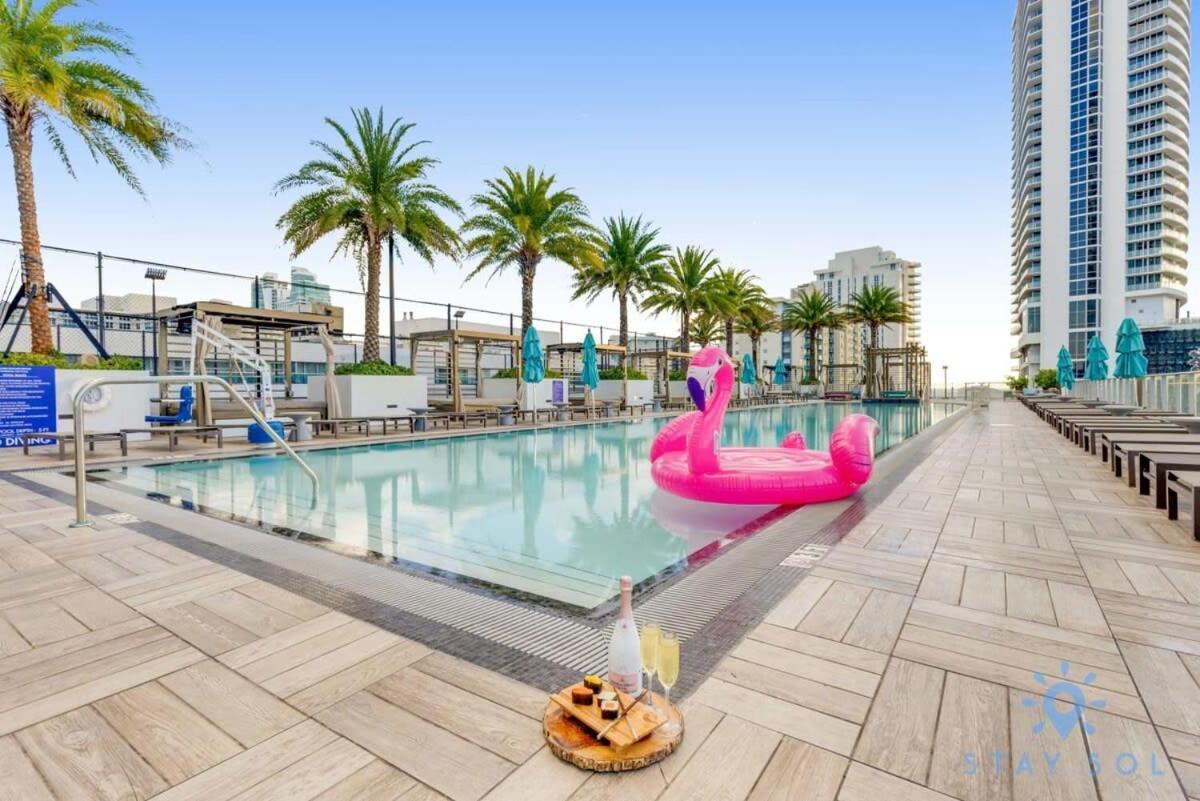 Wrap Around Balcony - Insane Views - Amazing Pools Apartment Hollywood Luaran gambar