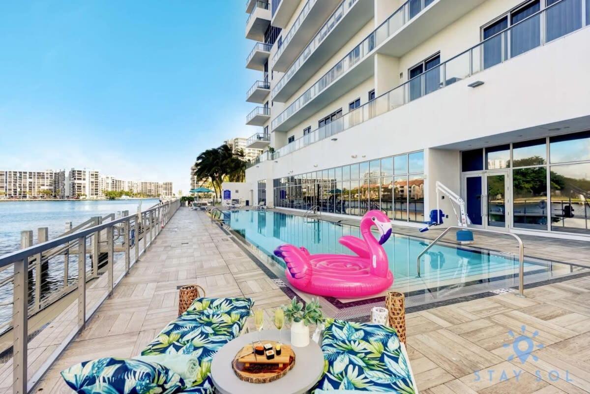 Wrap Around Balcony - Insane Views - Amazing Pools Apartment Hollywood Luaran gambar