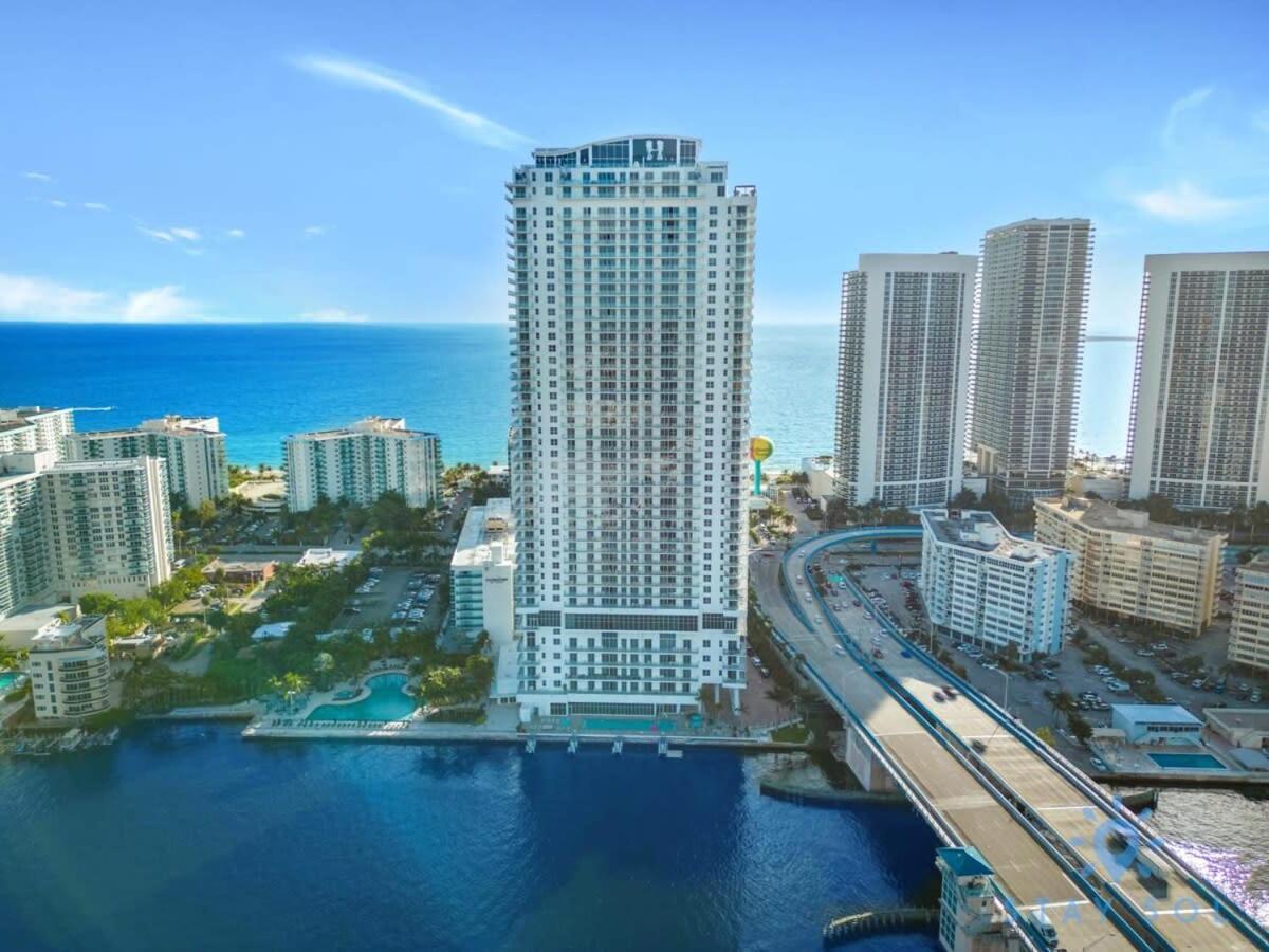Wrap Around Balcony - Insane Views - Amazing Pools Apartment Hollywood Luaran gambar