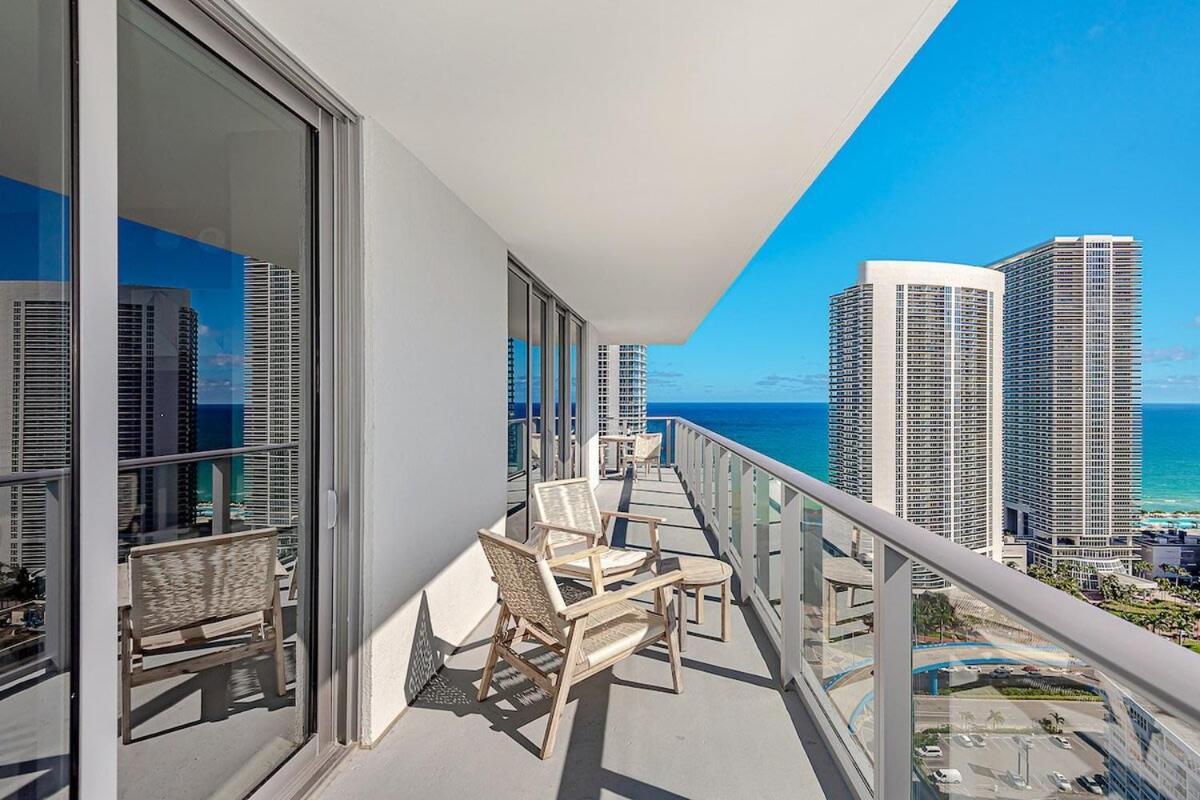 Wrap Around Balcony - Insane Views - Amazing Pools Apartment Hollywood Luaran gambar