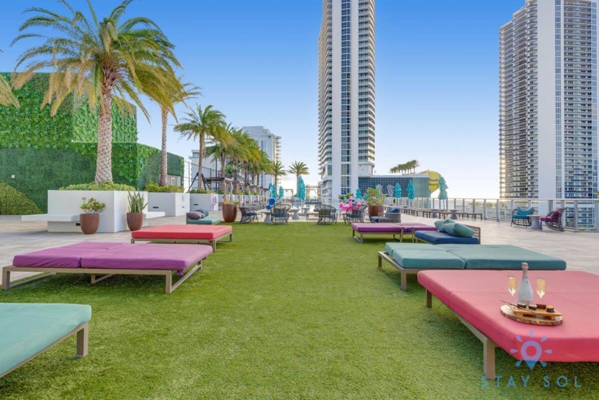 Wrap Around Balcony - Insane Views - Amazing Pools Apartment Hollywood Luaran gambar