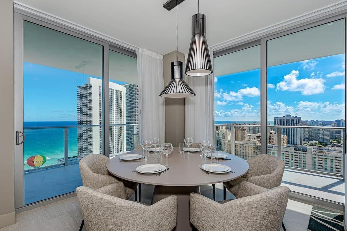 Wrap Around Balcony - Insane Views - Amazing Pools Apartment Hollywood Luaran gambar