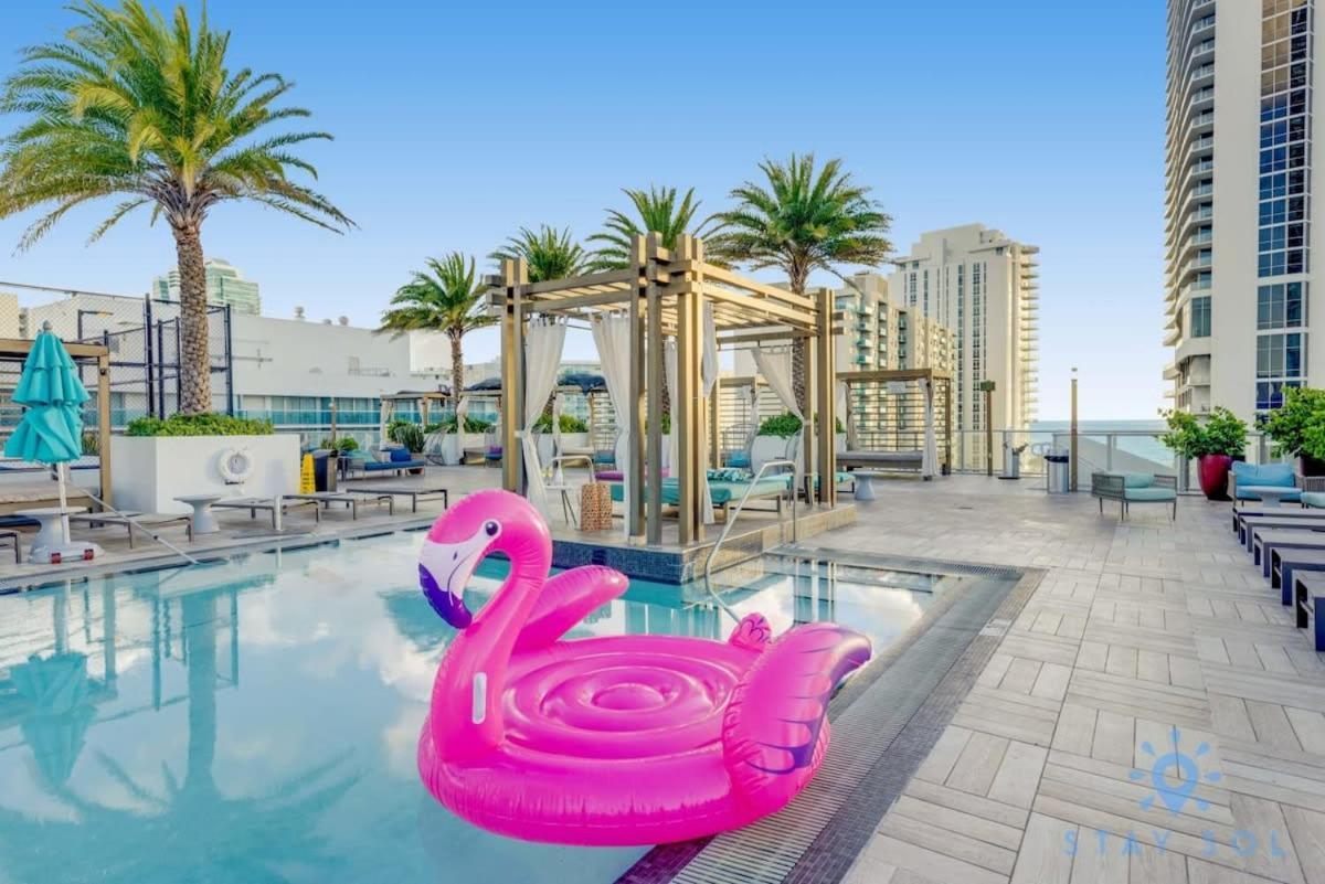 Wrap Around Balcony - Insane Views - Amazing Pools Apartment Hollywood Luaran gambar